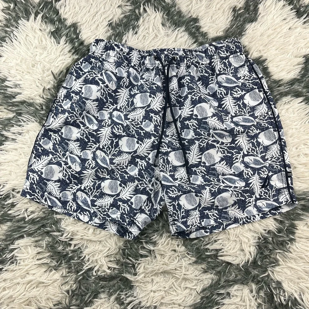 Nautica Men’s Sustainably Crafted 6” Seashell Print Swim Trunks Sz M Blue White